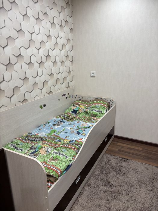 Продам кровать с матрасом