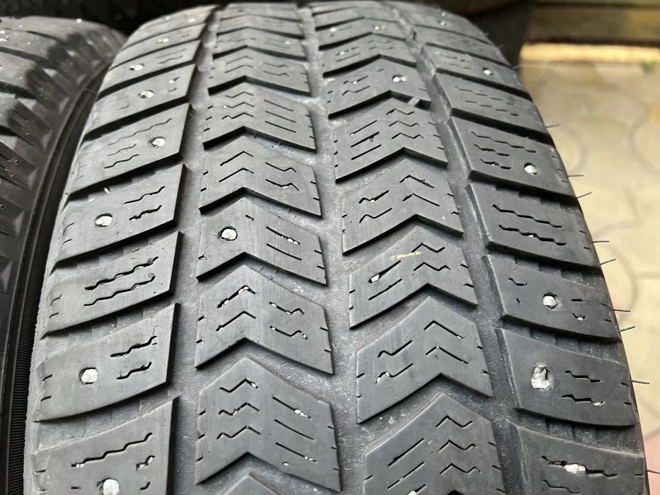 Резина комплект шиповані 205/55 R 16 ЗНИЖКА Vredestein зимові 5-7 mm