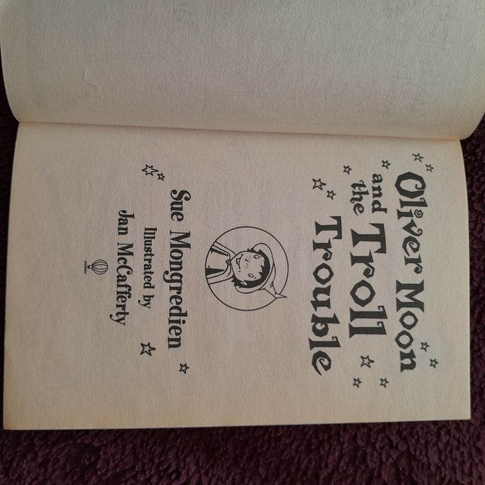 дитяча книга англійською Olver Moon and the Troll Trouble by Sue Mongredien