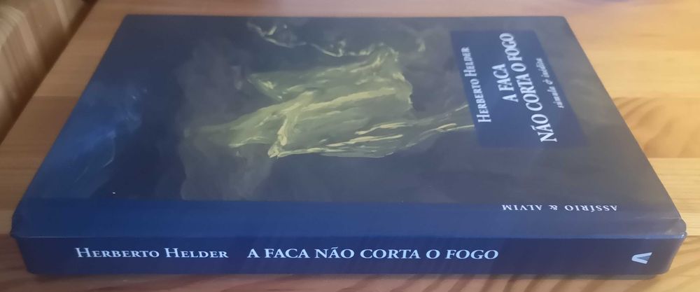 "A Faca Não Corta o Fogo" de Herberto Helder