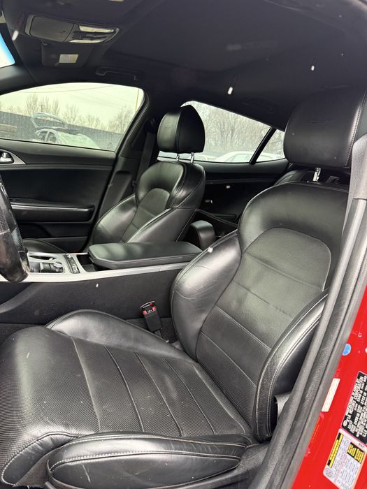 Kia Stinger 3.3 бенз 80к пробег