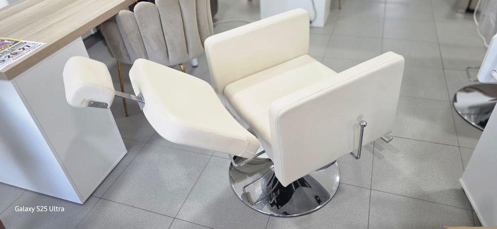 CADEIRA de Cabeleireiro Creme — NOVA
