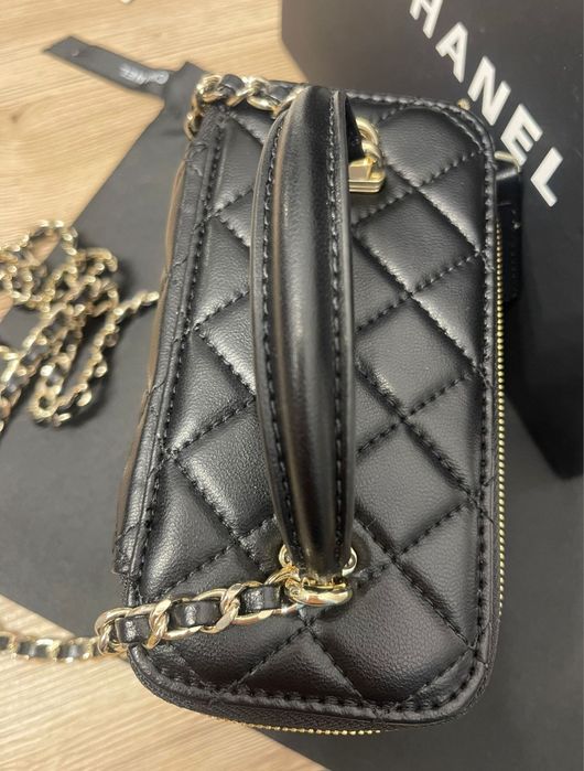 Kuferek od Chanel.