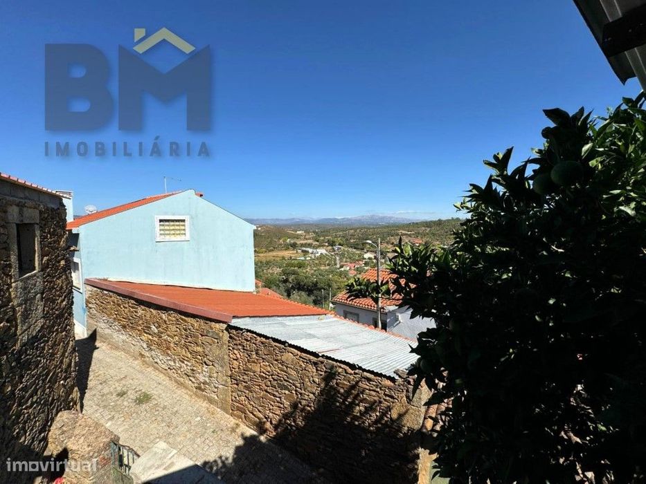 Moradia T1 à venda em Salgueiro do Campo com terreno rústico!