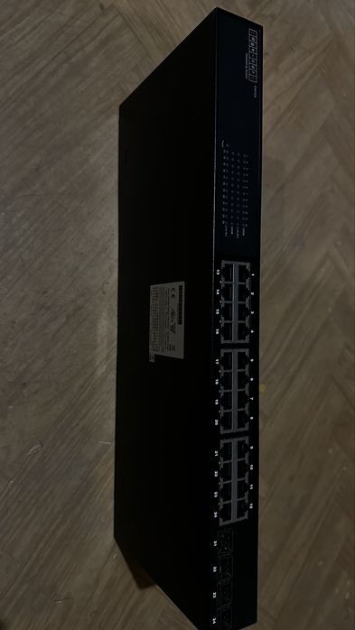 Світч Edge-core ES4324