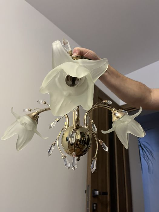 Продам люстру