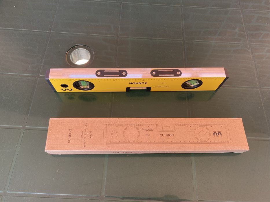 Nível de bolha magnético