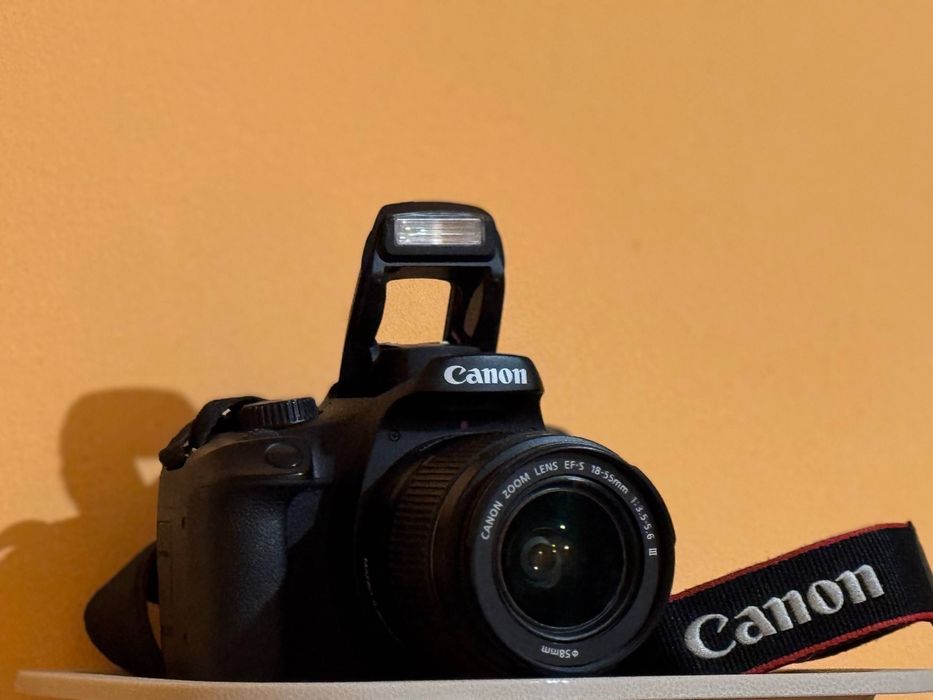Дзеркальний фотоапарат Canon EOS 4000D Kit 18-55mm (Стан гарний)