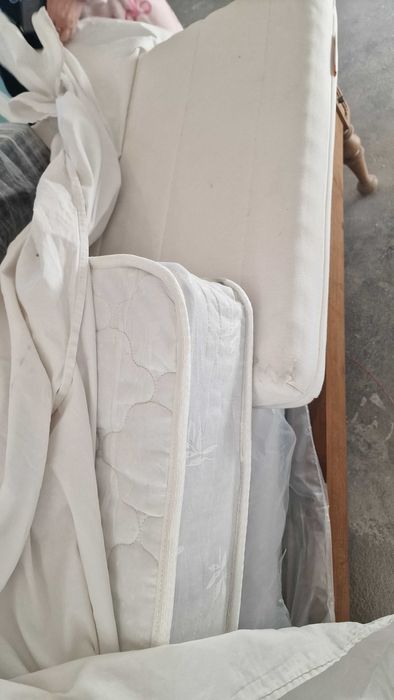 Cama beliche com colchões