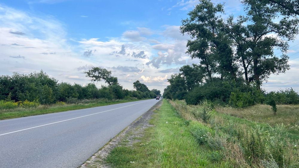 Продаж землі в с.Требухів 1.9 га  фасада дороги