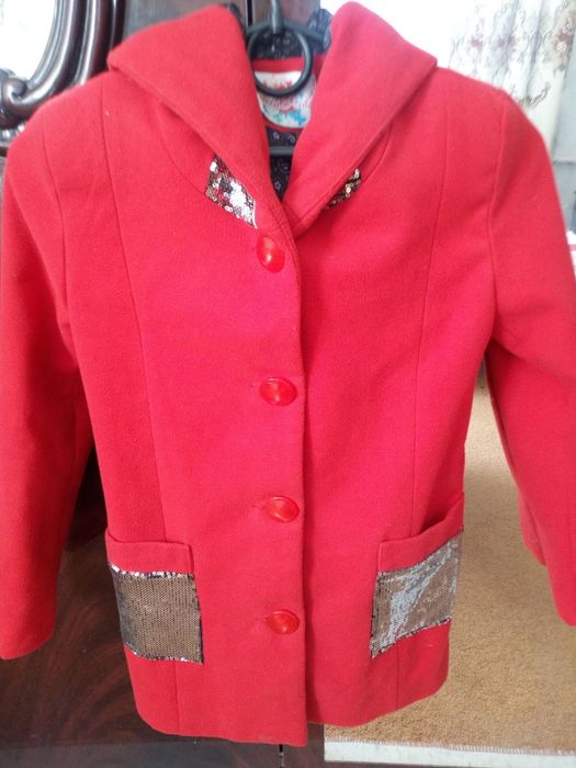 Продам пальтішко на дівчинку