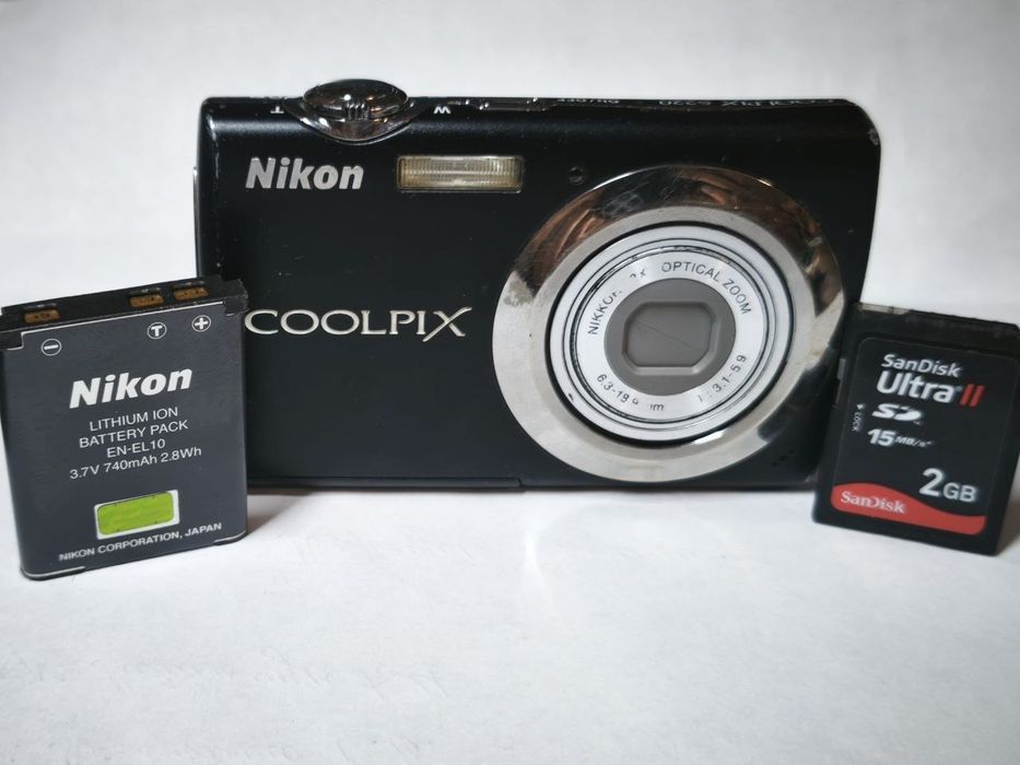 Фотоапарат  Nikon S 220