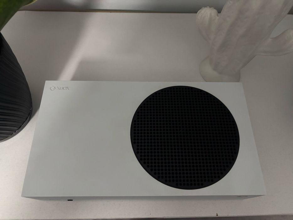 Xbox series s + 2 pady