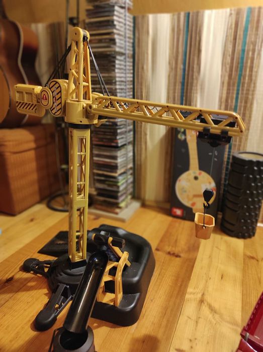 Plac budowy ruchomy dźwig na pilota betoniarka wywrotka