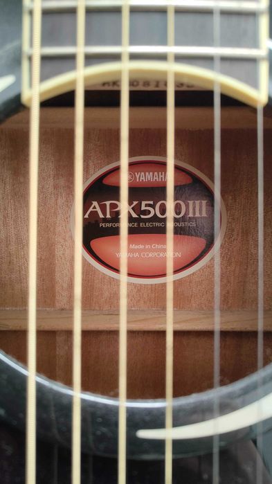 Guitarra Yamaha APX500iii