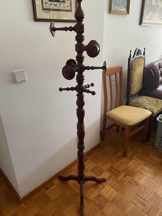 Cabide  em madeira boa