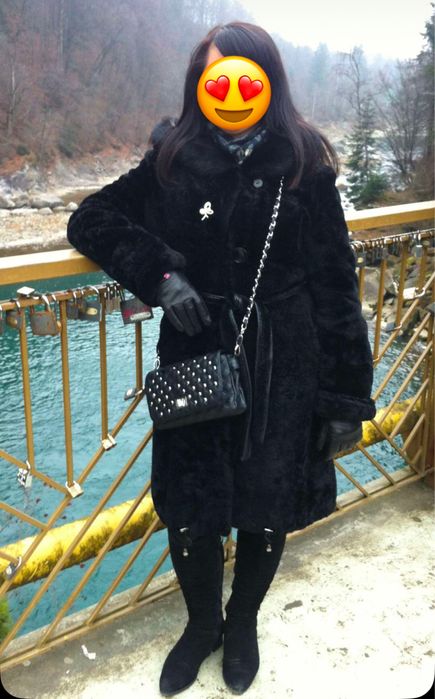 Шуба мутонова, капюшон норка