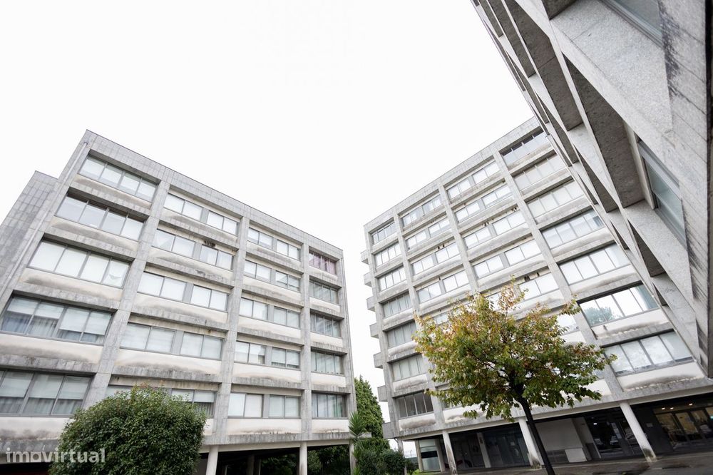 Magnífico T2, com 2 lugares de garagem, junto ao Mira Maia Shopping