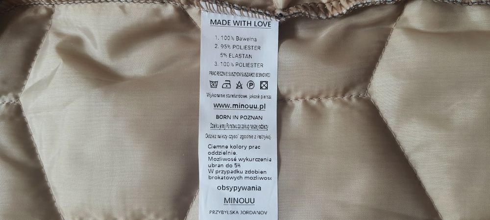 Płaszcz firmy Minouu