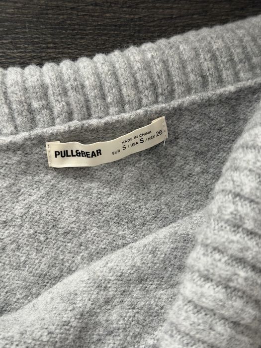 Светр PULL&BEAR з відкритим плечем