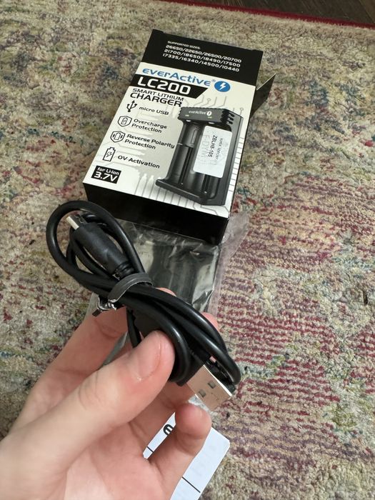 Ładowakra do e-papierosa/ akumulatorów