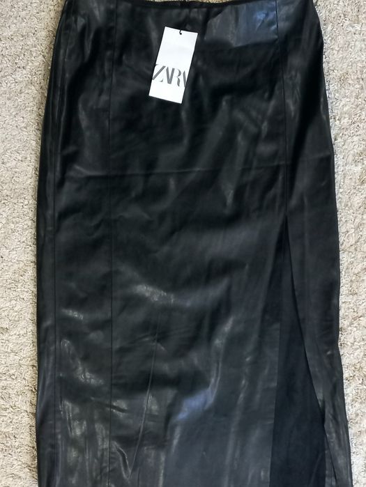 Спідниця із еко шкіри Zara.