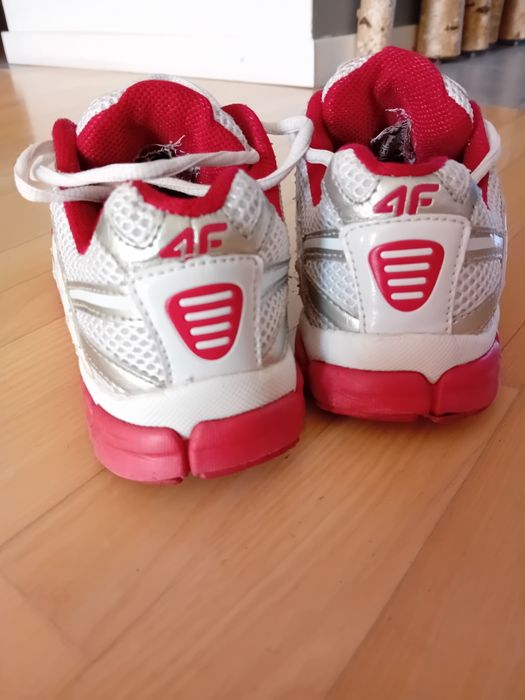 4f Buty sportowe dziewczęce 36