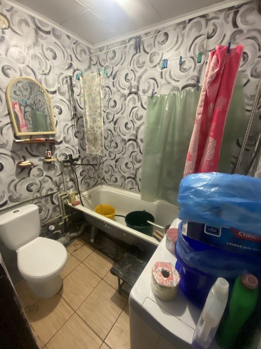 Продам однокімнатну квартиру .