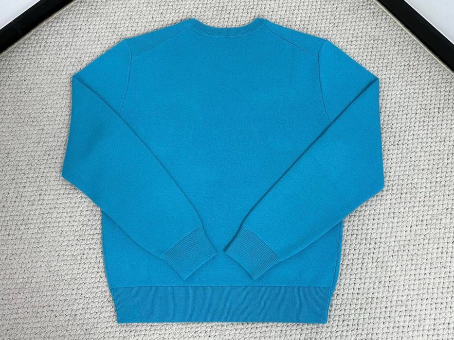Nowy modny sweter