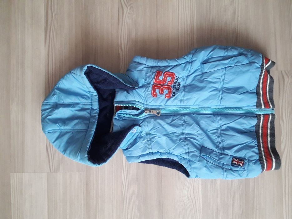 Жилетка на флисе, на 3-5 лет.