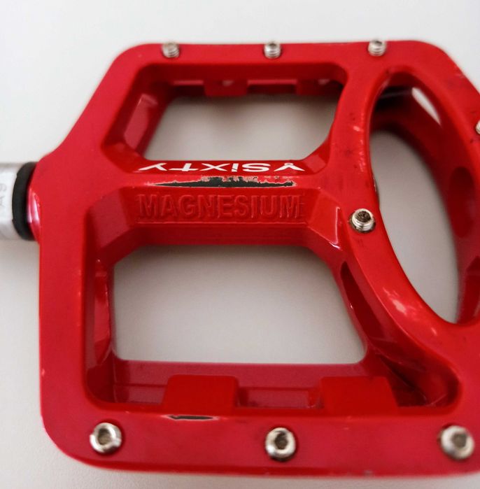 Pedais de bicicleta em magnésio