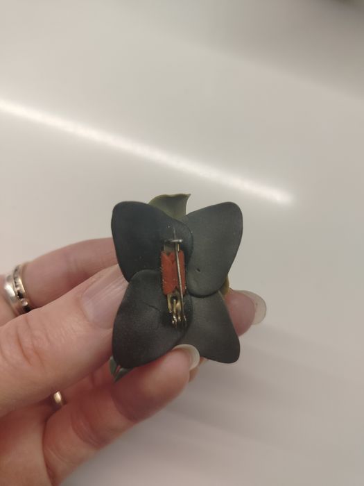 Broszka z modeliny Vintage róże PRL