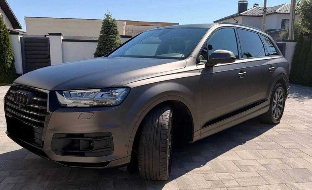 Продаю Audi Q7 2019