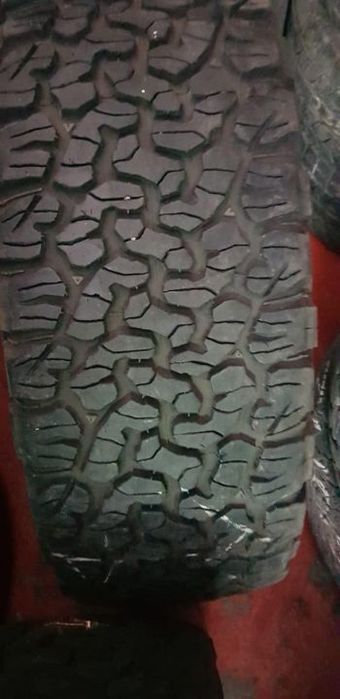 1 Pneu 255/70/16 Bfgoodrich Allterrain com mais de 75% de piso