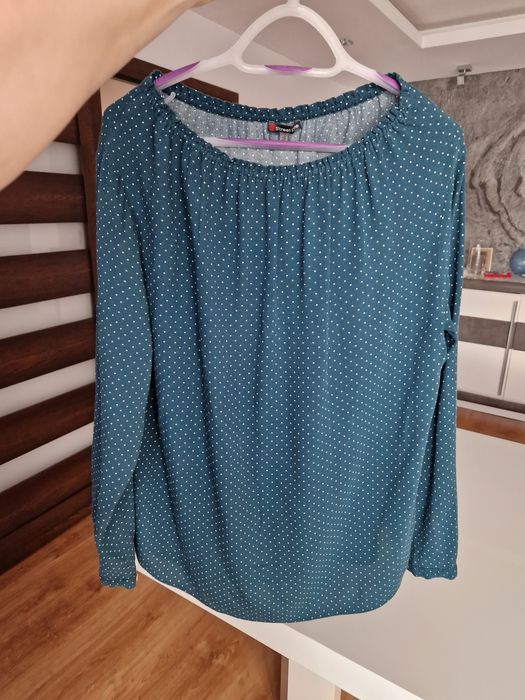 Zielona lekka bluzka w białe kropki 42