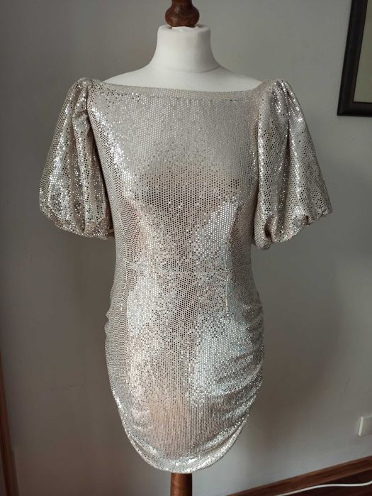 Sukienka w złote cekiny