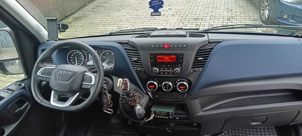 Samochód dostawczy furgon IVECO DAILY 2021