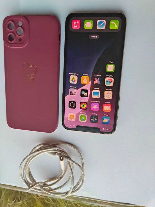 Новый iphone 11 pro max 265/4 c чехлом и проводом для зарядки