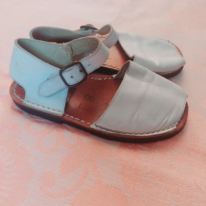 Взуття, менорки, босоножки, туфлі, сандалі, в'єтнамки