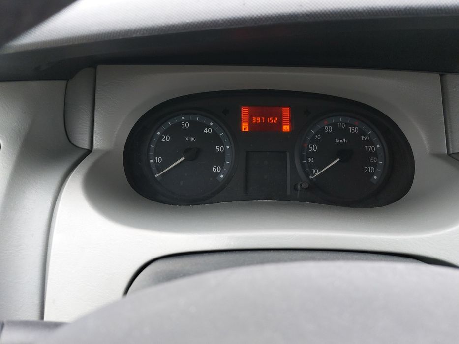 Renault Trafic 2.0 DCI 6 Lugares ano 2006 com A/C e CAIXA FIBRADA