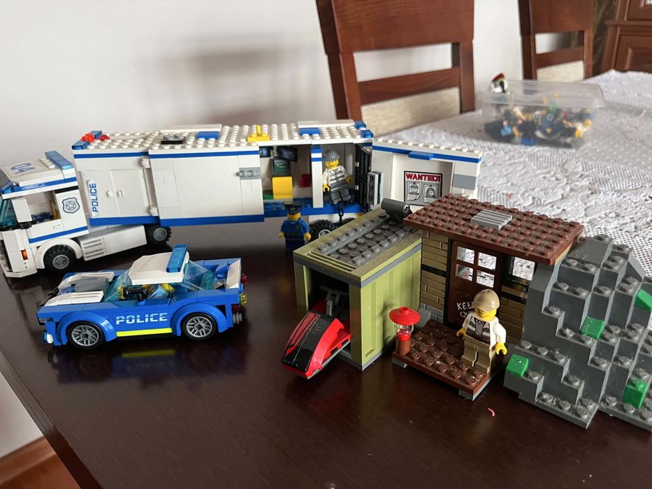 Lego city cieżarówka,kryjówka i samochód