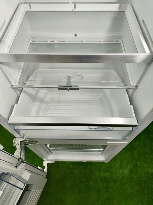 Вбудований двокамерний холодильник Neff Siemens hyperFresh plus, Germany, A+++