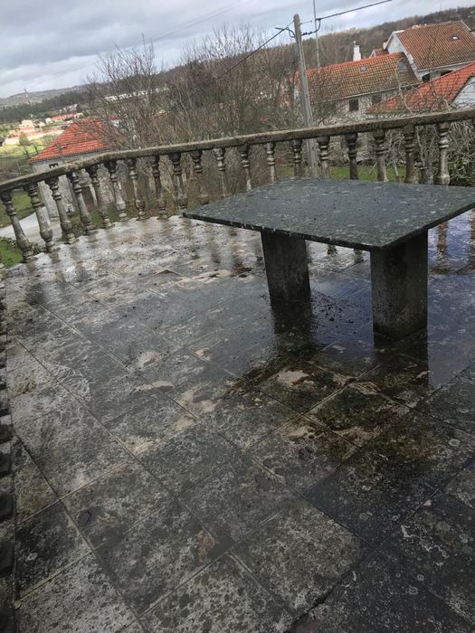 Casa antiga para renovar - guilheiro