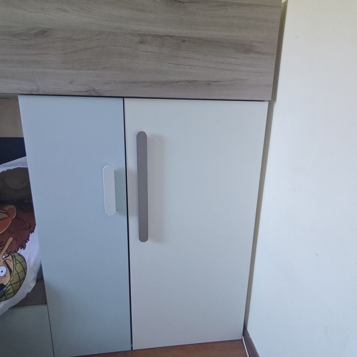 Beliche Conforama como novo. sem colchões 285cm de comprimento 100cm de largura, 150 cm de altura. Tamanho ideal dos colchões 190 cm comprimento  90c