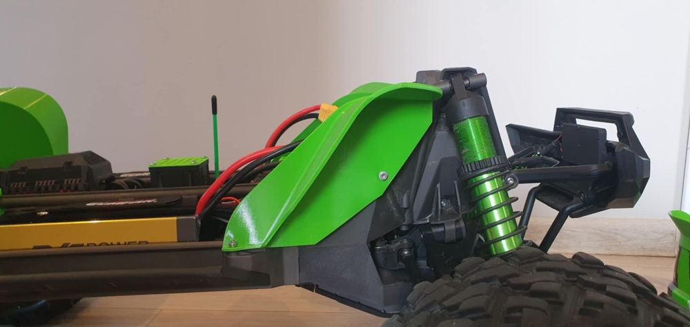 Traxxas  X-maxx nadkola