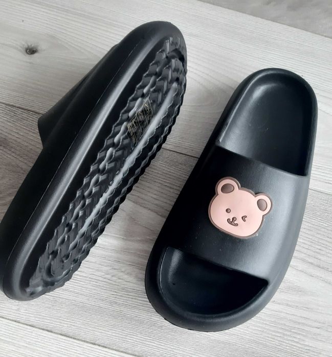 Gumowe klapki z misiem 38/39