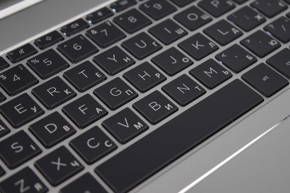 HP EliteBook 860 G9 i7-1260P 32 гб ssd 1 тб 16" IPS 1920x1200 Ноутбук