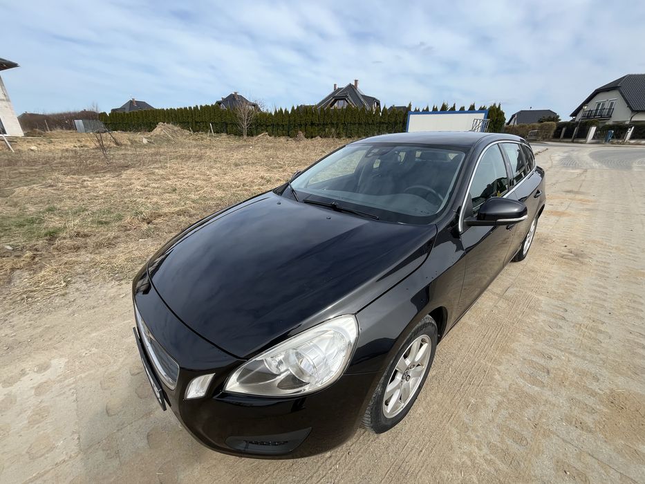Volvo V60 D2 1.6 Diesel 115 KM – 2011r –  bogate wyposażenie + 2 komplety kół