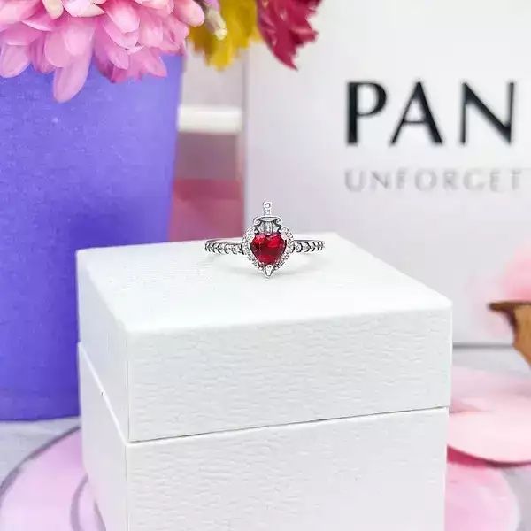 Каблучка Pandora Червоне серце Зла королева
