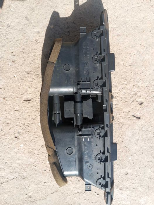 дефлектор торпеди повітряний центральний BMW e60,e61 (69107340)